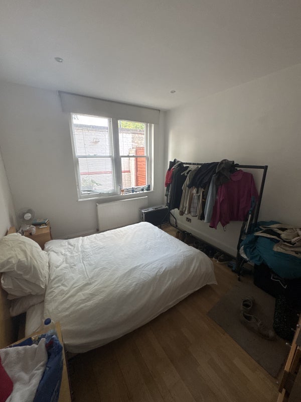 Room Lauriston Road in Greater London