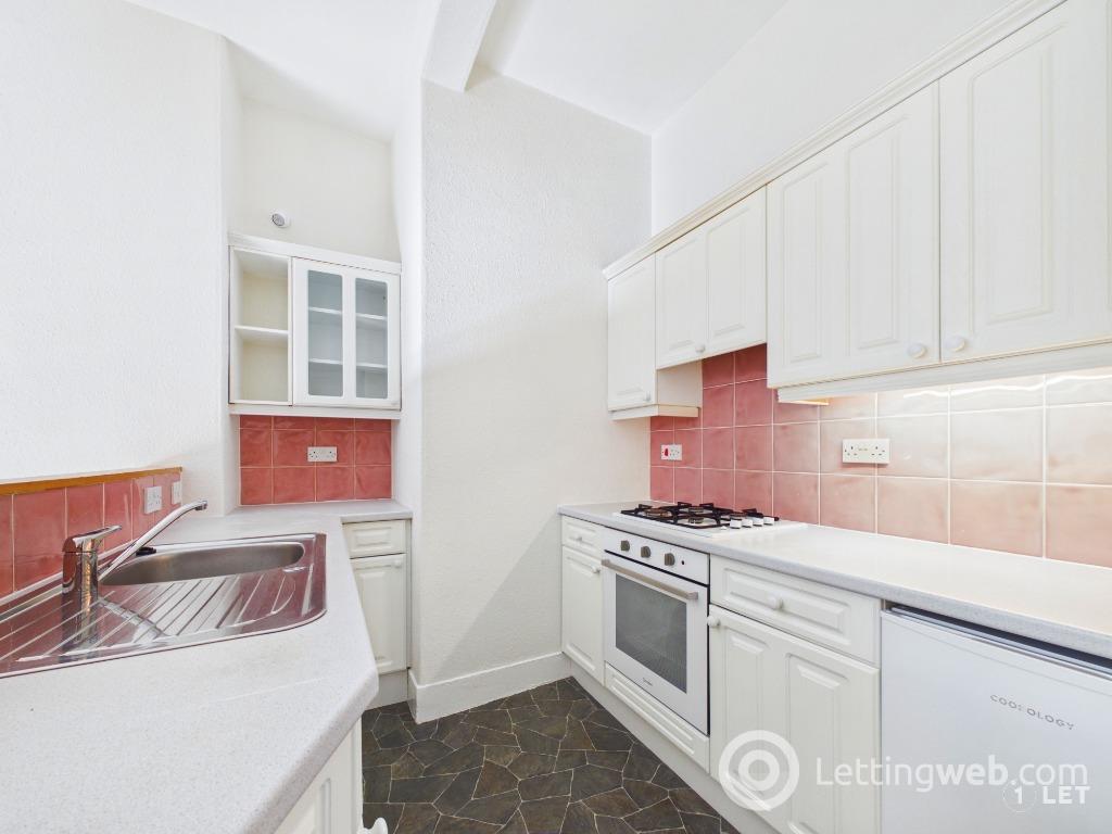 Flat Comiston Gardens in City of Edinburgh