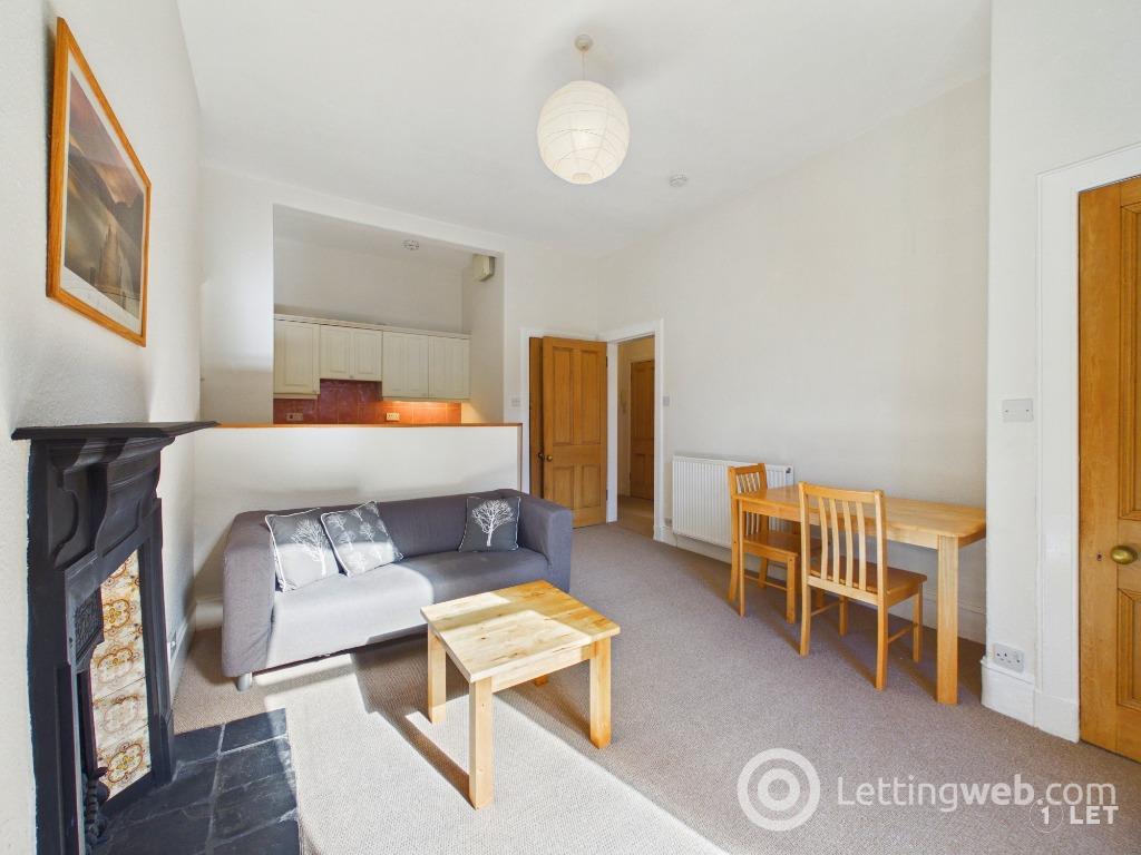 Flat Comiston Gardens in City of Edinburgh