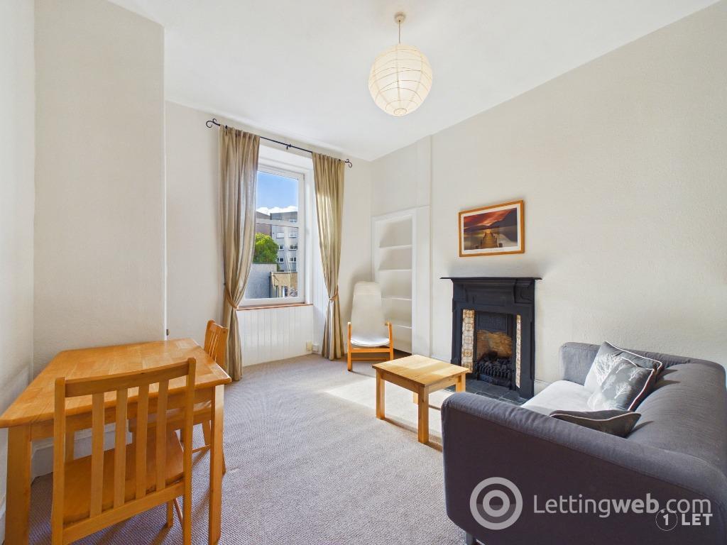 Flat Comiston Gardens in City of Edinburgh