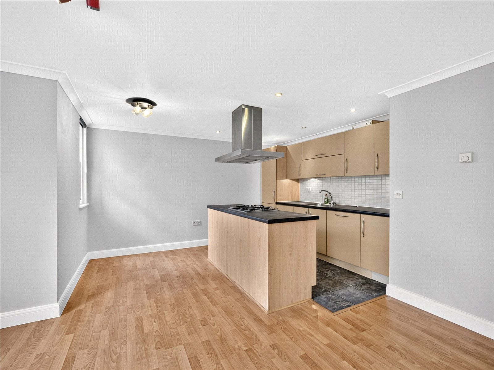 Flat Clapton Square in Greater London
