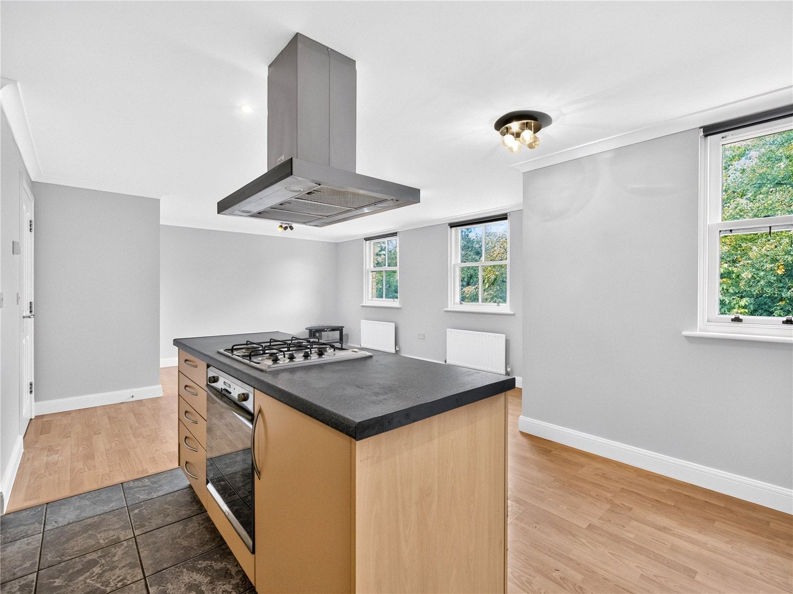 Flat Clapton Square in Greater London