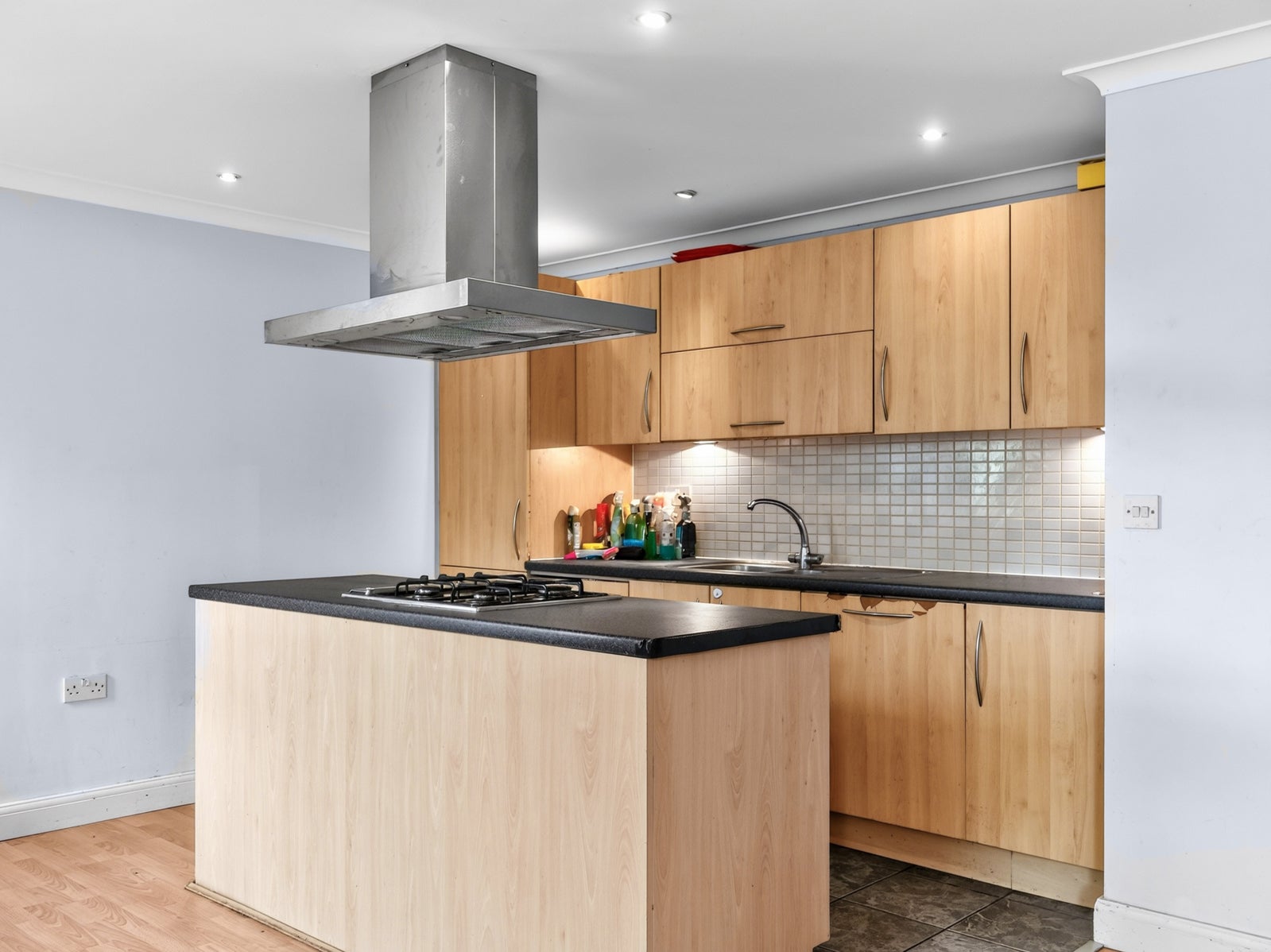 Flat Clapton Square in Greater London