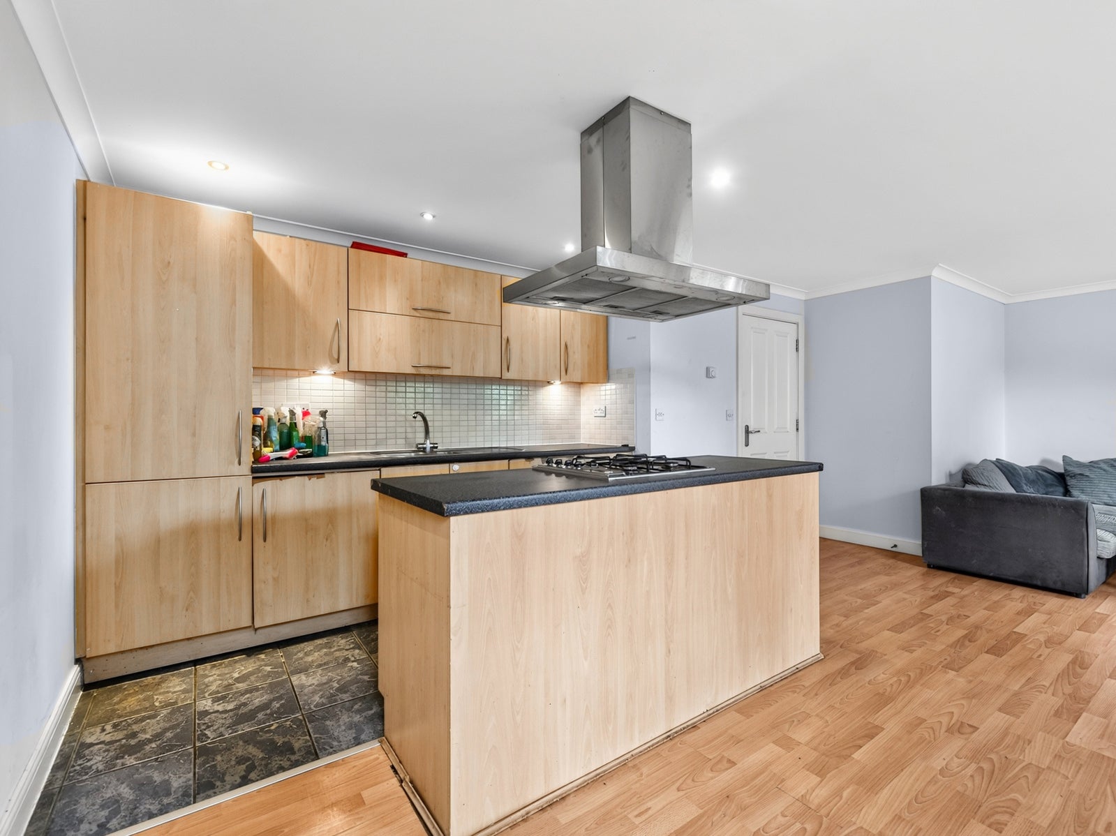 Flat Clapton Square in Greater London