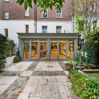 Flat Bloomsbury Square in Greater London