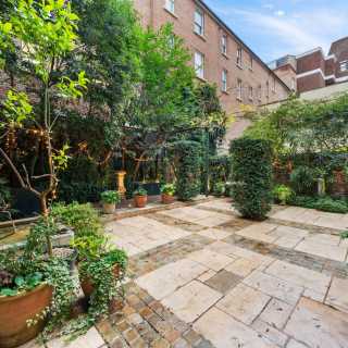 Flat Bloomsbury Square in Greater London