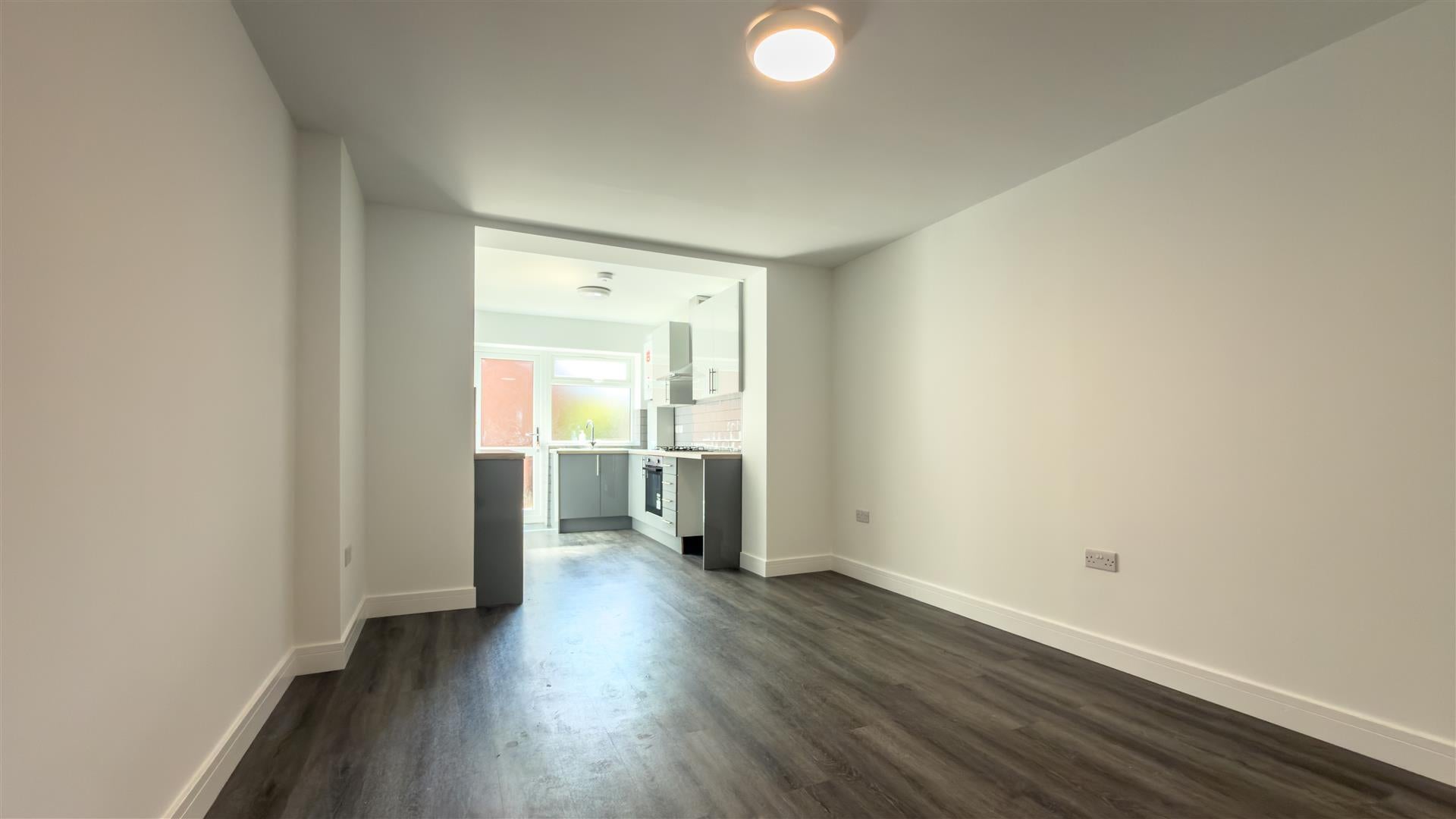Flat Park Avenue in Greater London