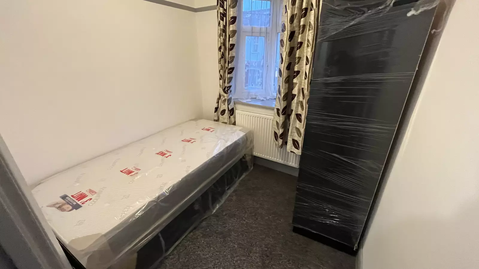 Flat Stella Road in Greater London