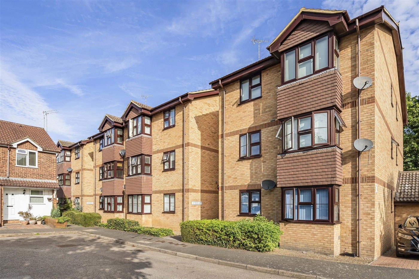 Flat Whelan Way in Greater London