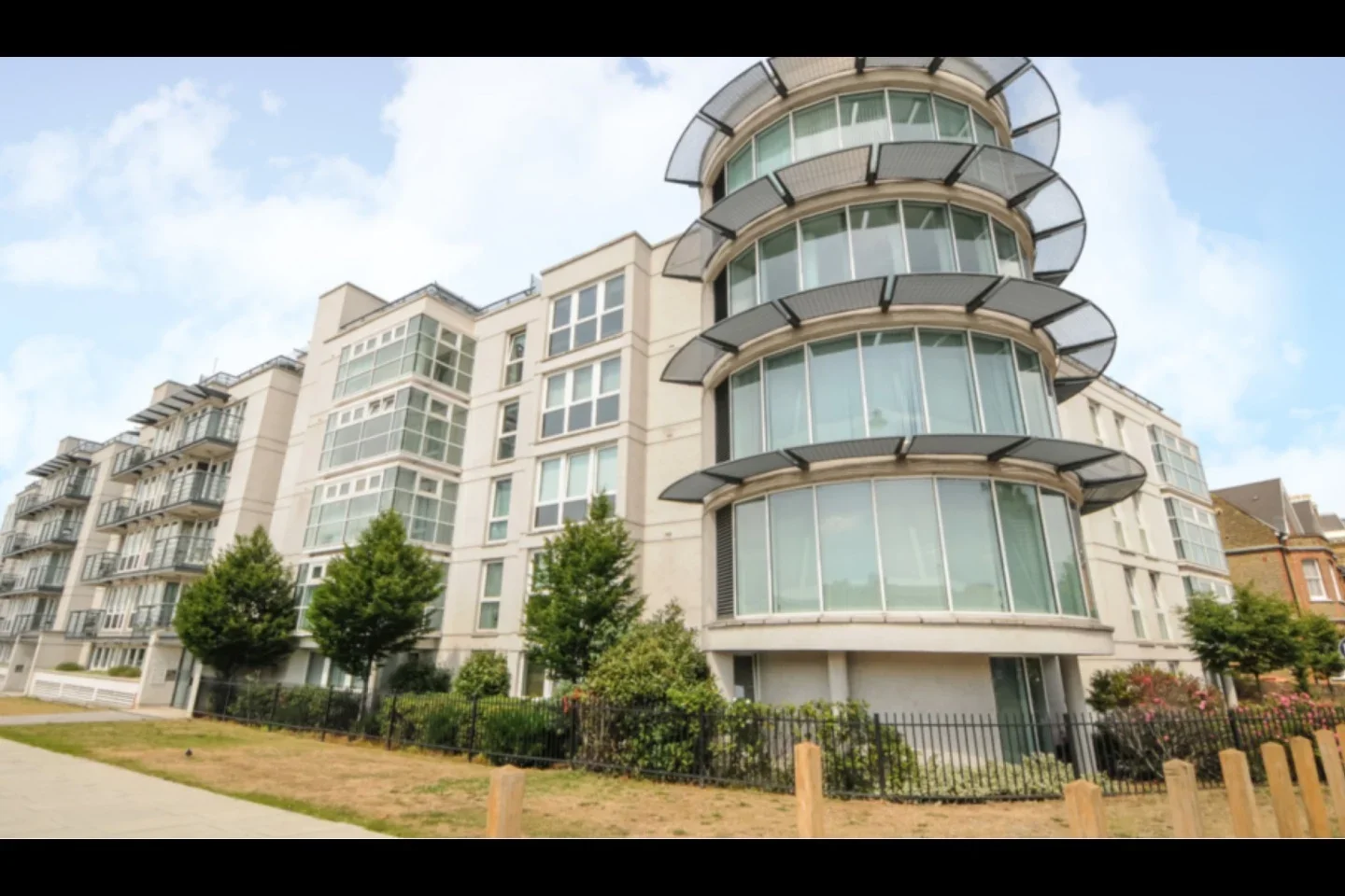 Flat East Hill in Greater London