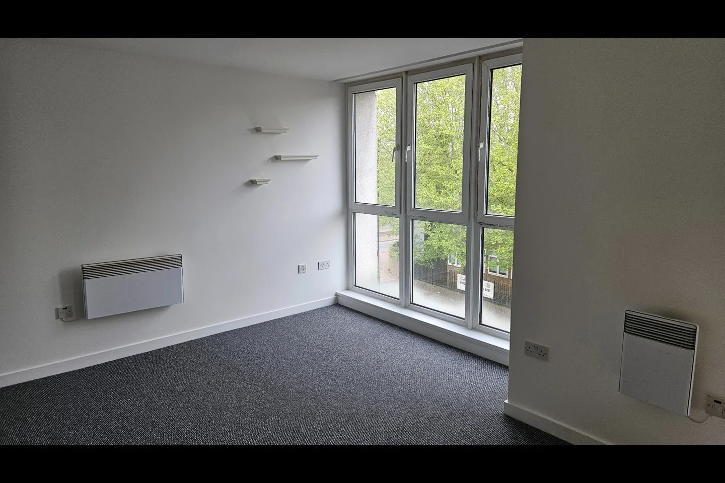 Flat East Hill in Greater London