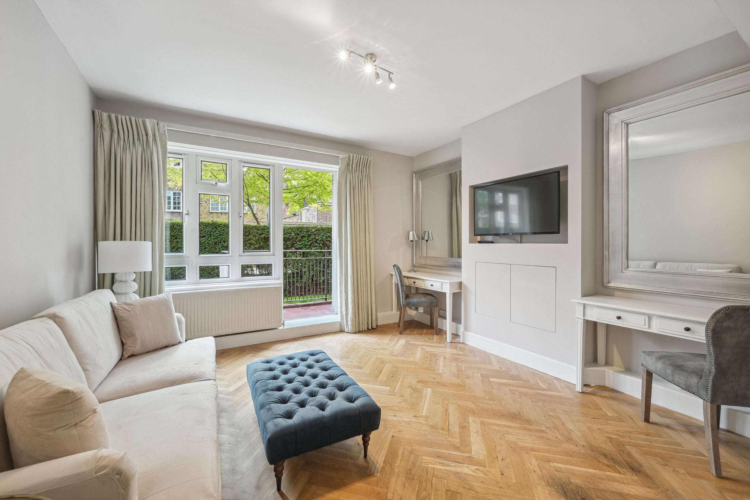 Flat Wiltshire Close in Greater London