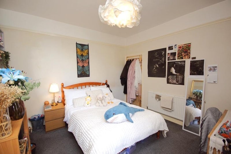 Room Laxey Road in Bristol