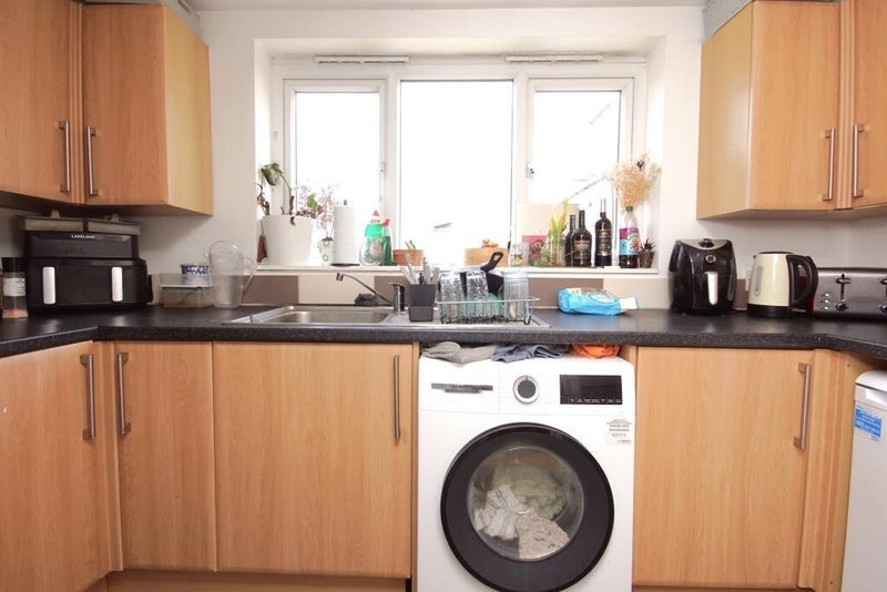 Room Laxey Road in Bristol