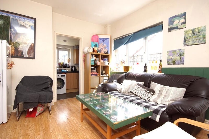 Room Laxey Road in Bristol