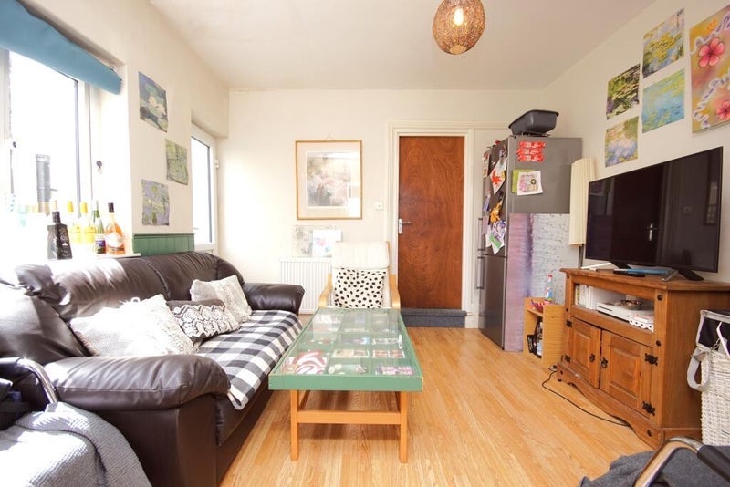 Room Laxey Road in Bristol