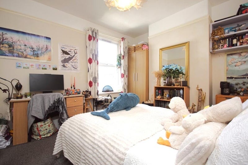 Room Laxey Road in Bristol