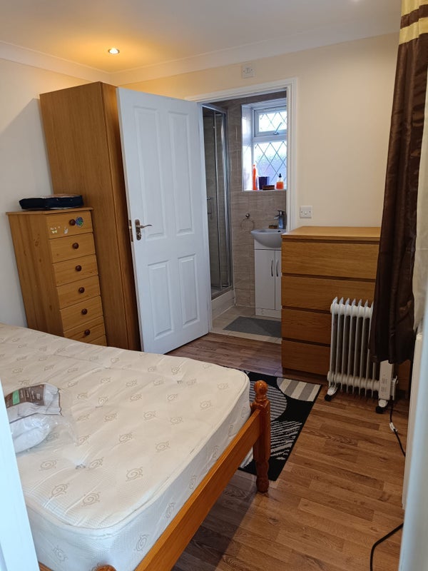 Room Harrow Road in Greater London