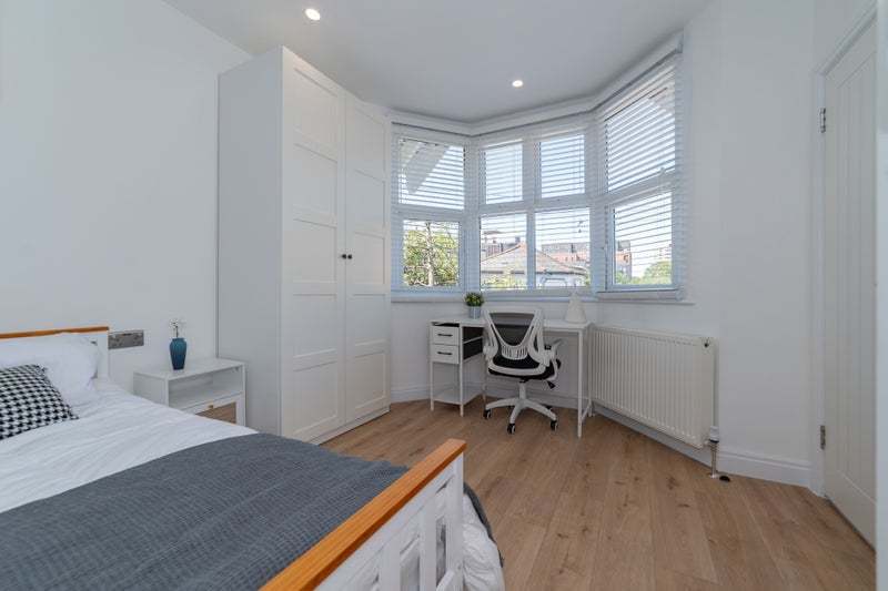Room Meadow Road in Greater London
