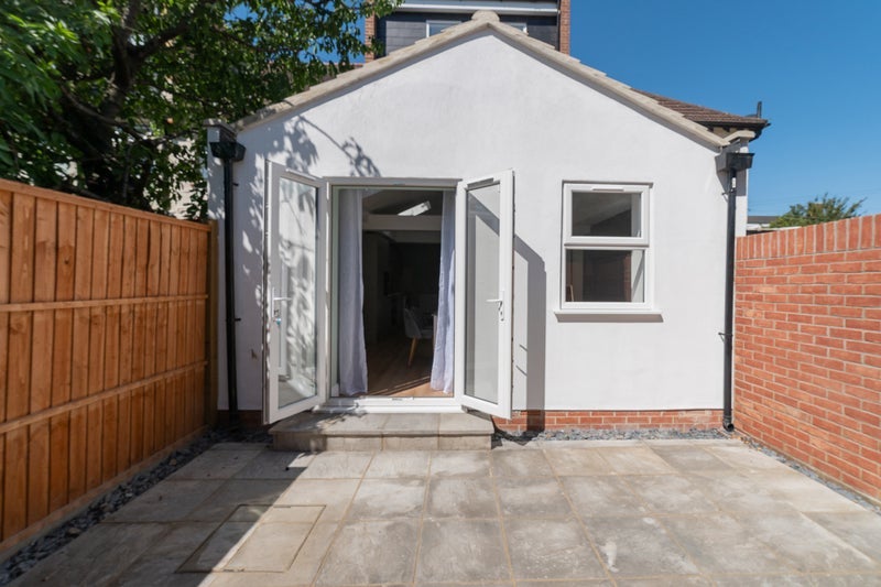 Room Meadow Road in Greater London