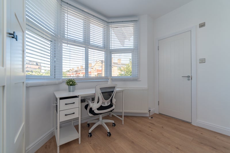 Room Meadow Road in Greater London