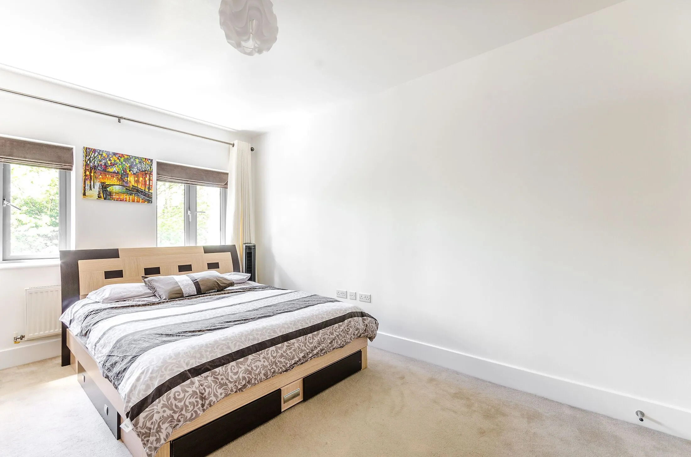 Flat Putney Bridge Road in Greater London