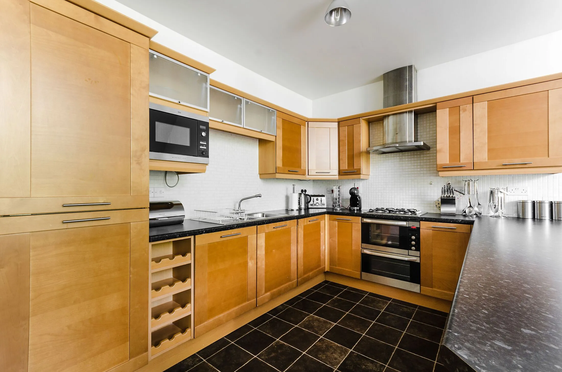 Flat Putney Bridge Road in Greater London