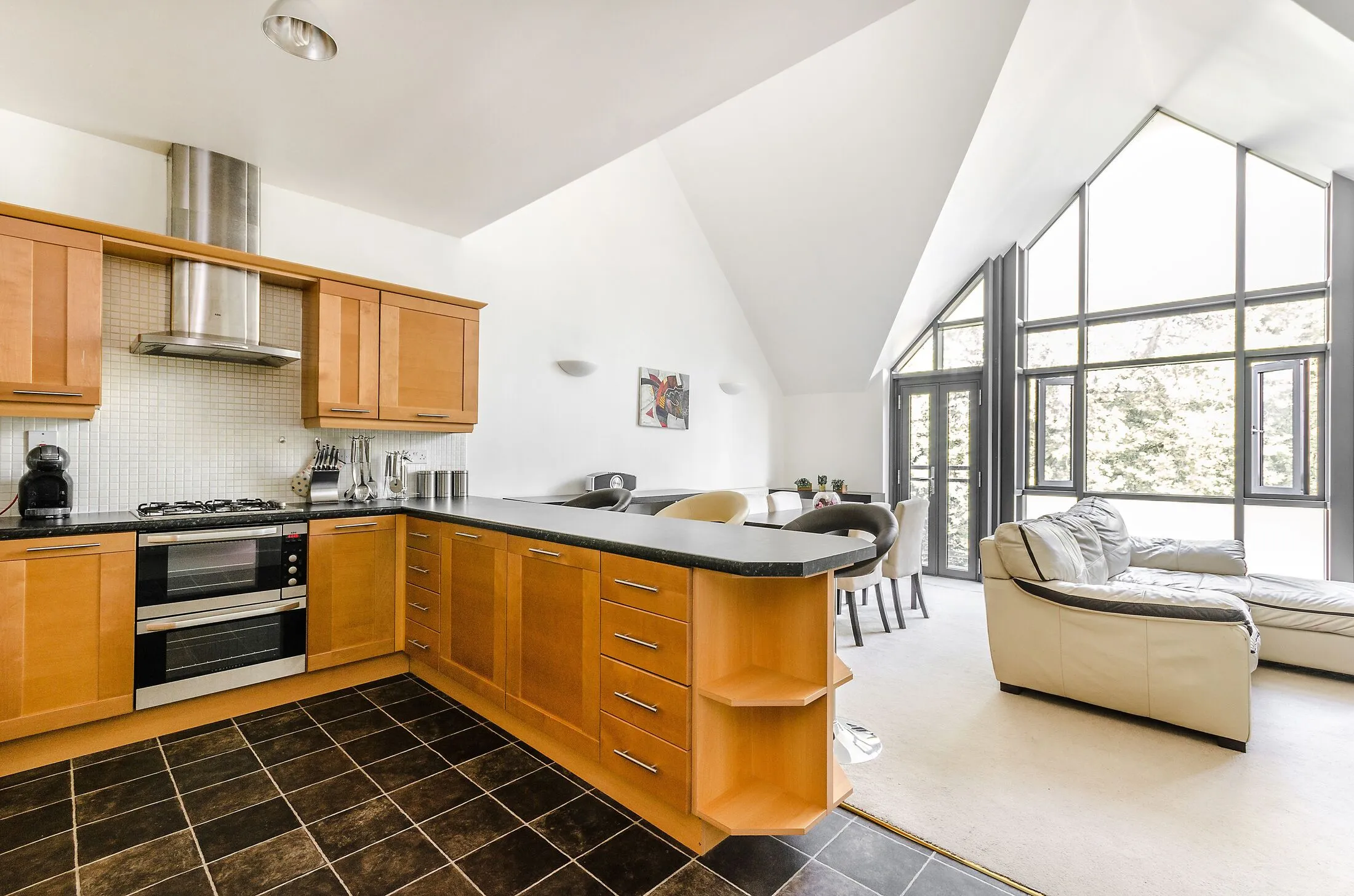 Flat Putney Bridge Road in Greater London
