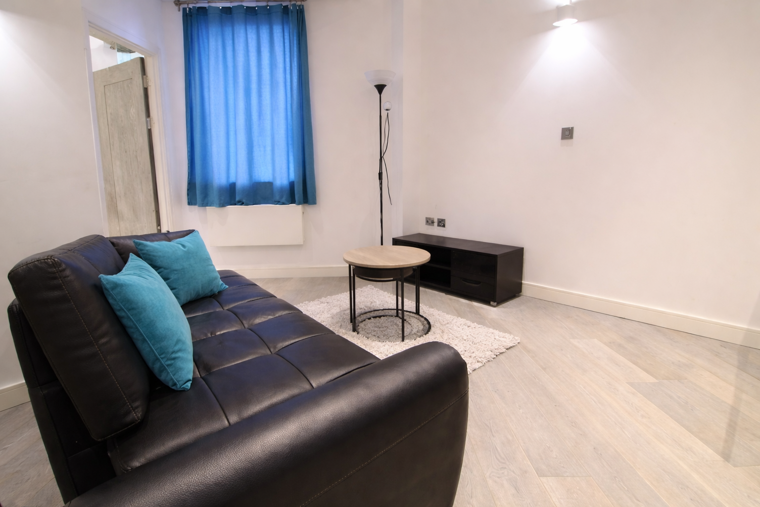 Flat West Regent Street in Glasgow