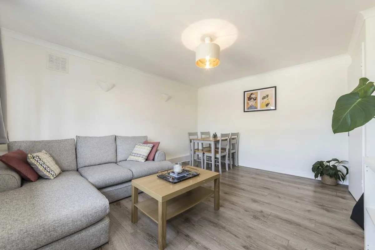 Flat Barchard Street in Greater London