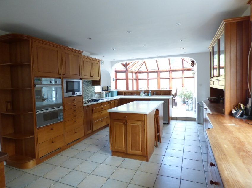 Flat Lucastes Lane in Mid Sussex