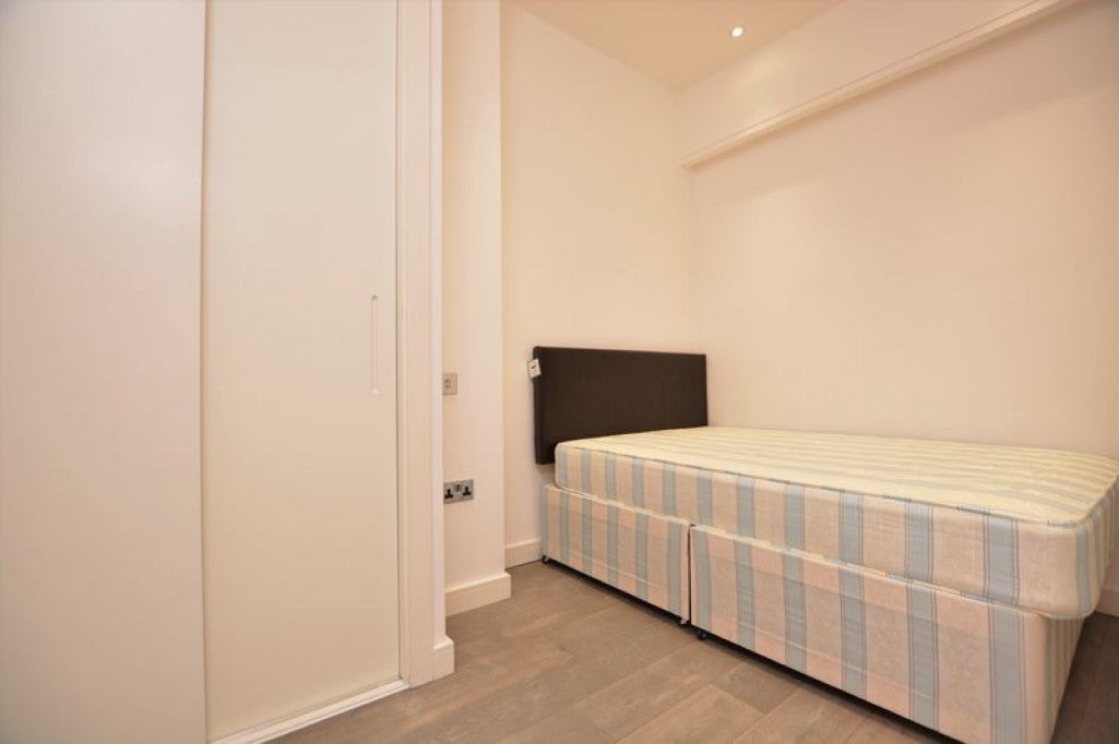 Flat Wellington Street in Slough