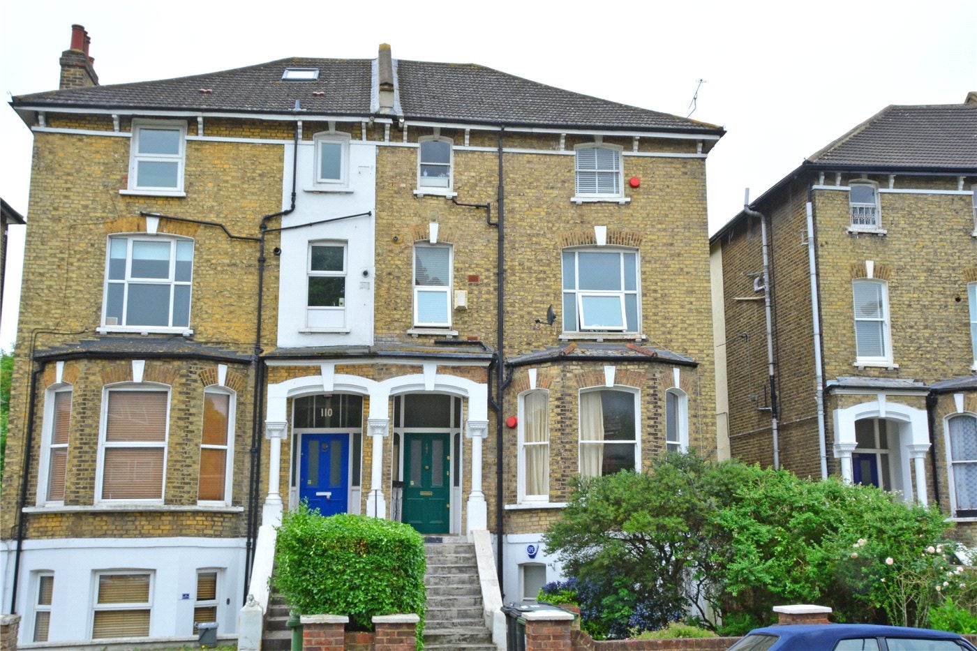 Flat Burnt Ash Hill in Greater London