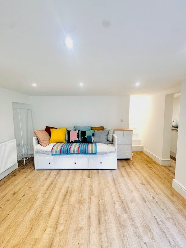 Room Gunton Road in Greater London