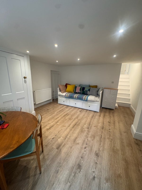 Room Gunton Road in Greater London