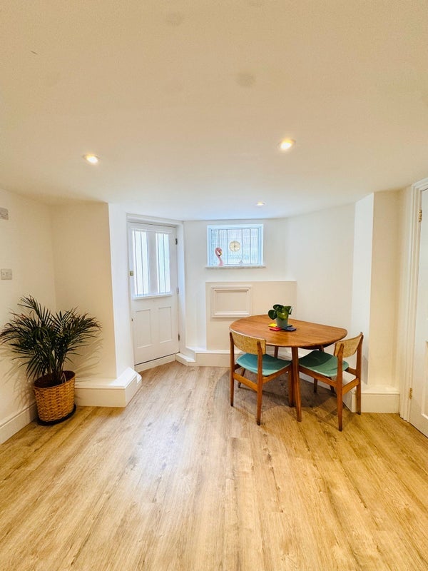 Room Gunton Road in Greater London