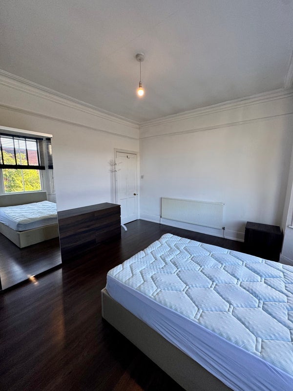 Room Mount Nod Road in Greater London