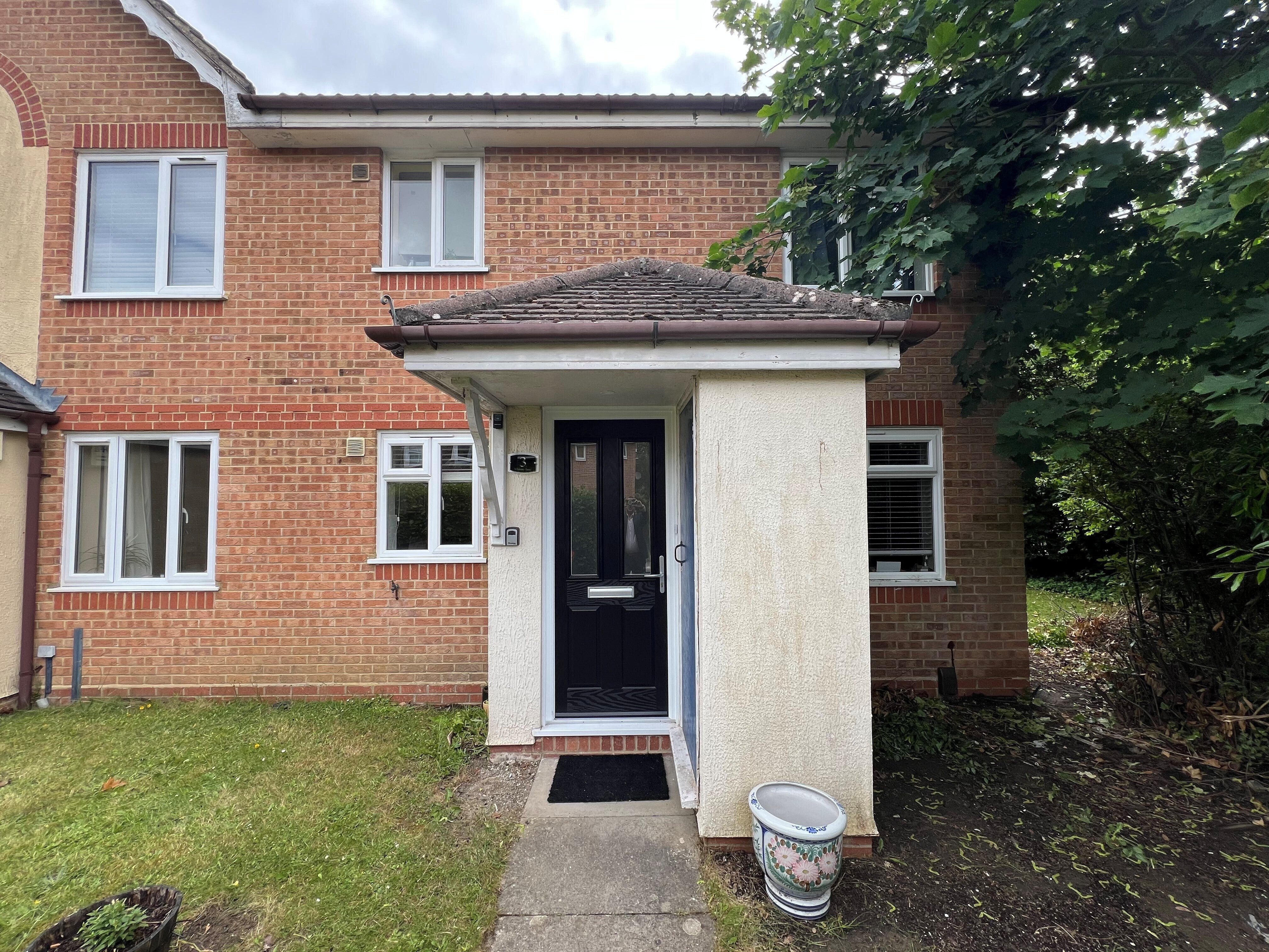 Flat Wheeler Road in Crawley