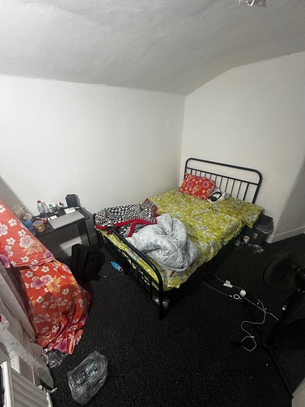 Room Bendish Road in Greater London