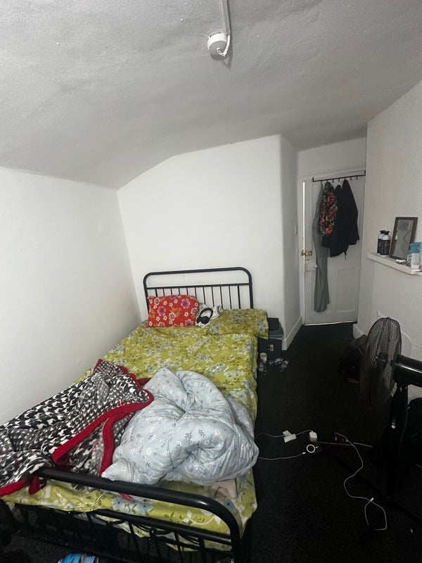 Room Bendish Road in Greater London