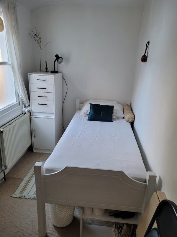 Room Mostyn Avenue in Greater London
