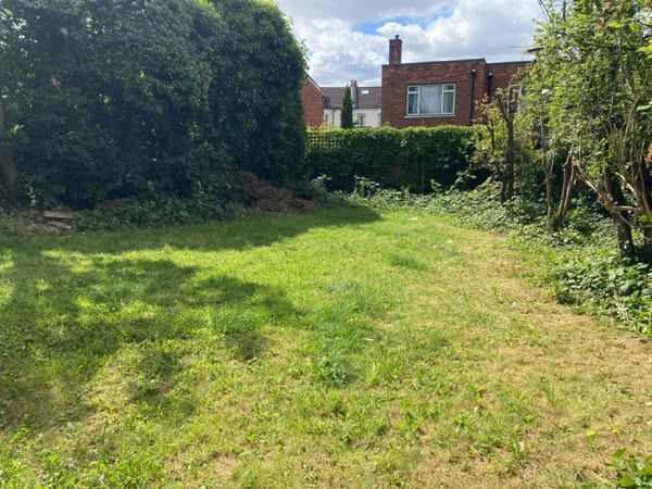 Flat Mount Ephraim Road in Greater London