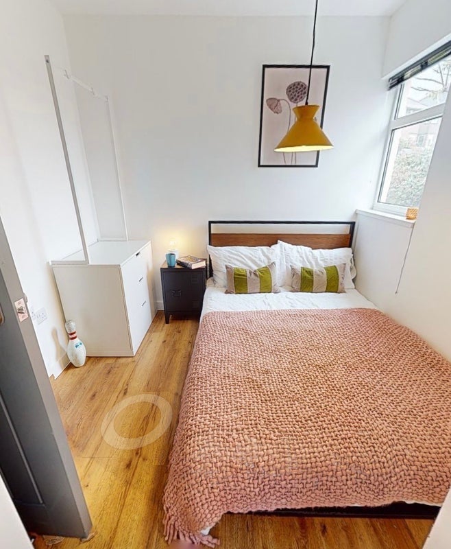 Room Glebelands Road in Bristol