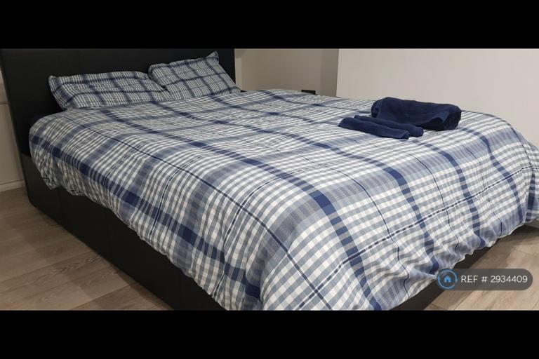 Room Worton Road in Greater London