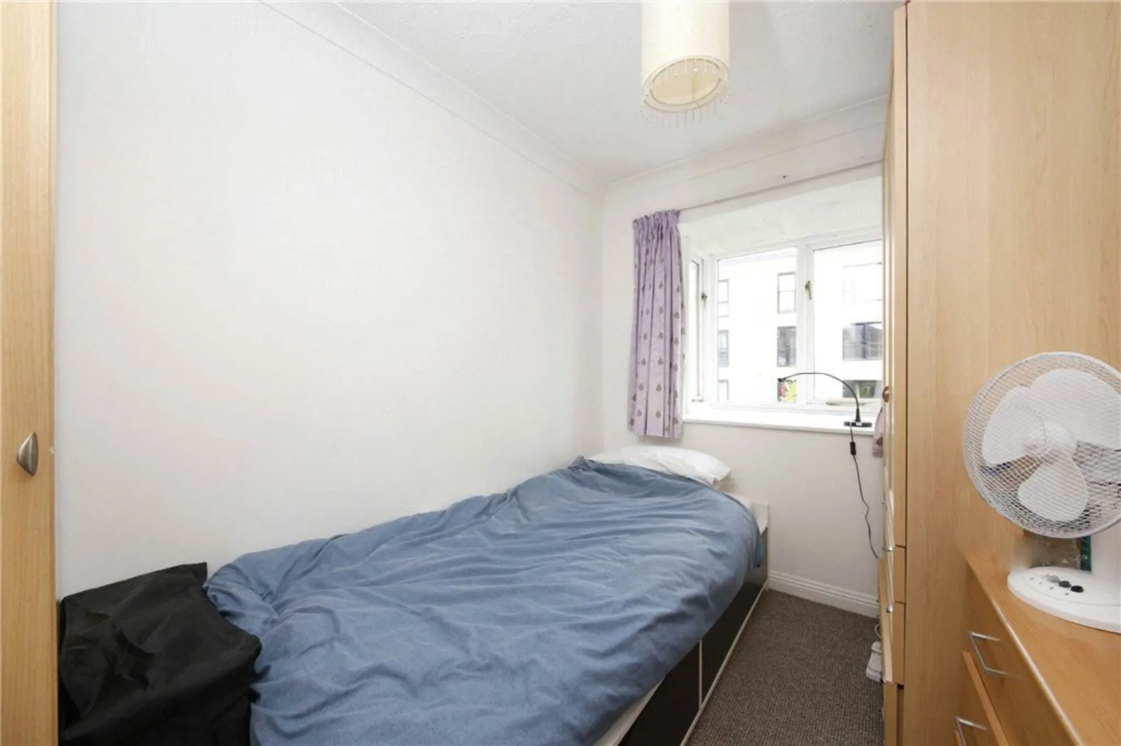 Flat Sheppard Drive in Greater London