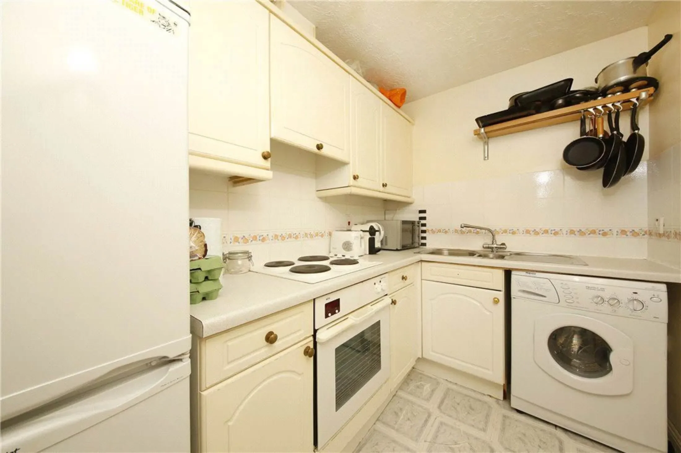 Flat Sheppard Drive in Greater London