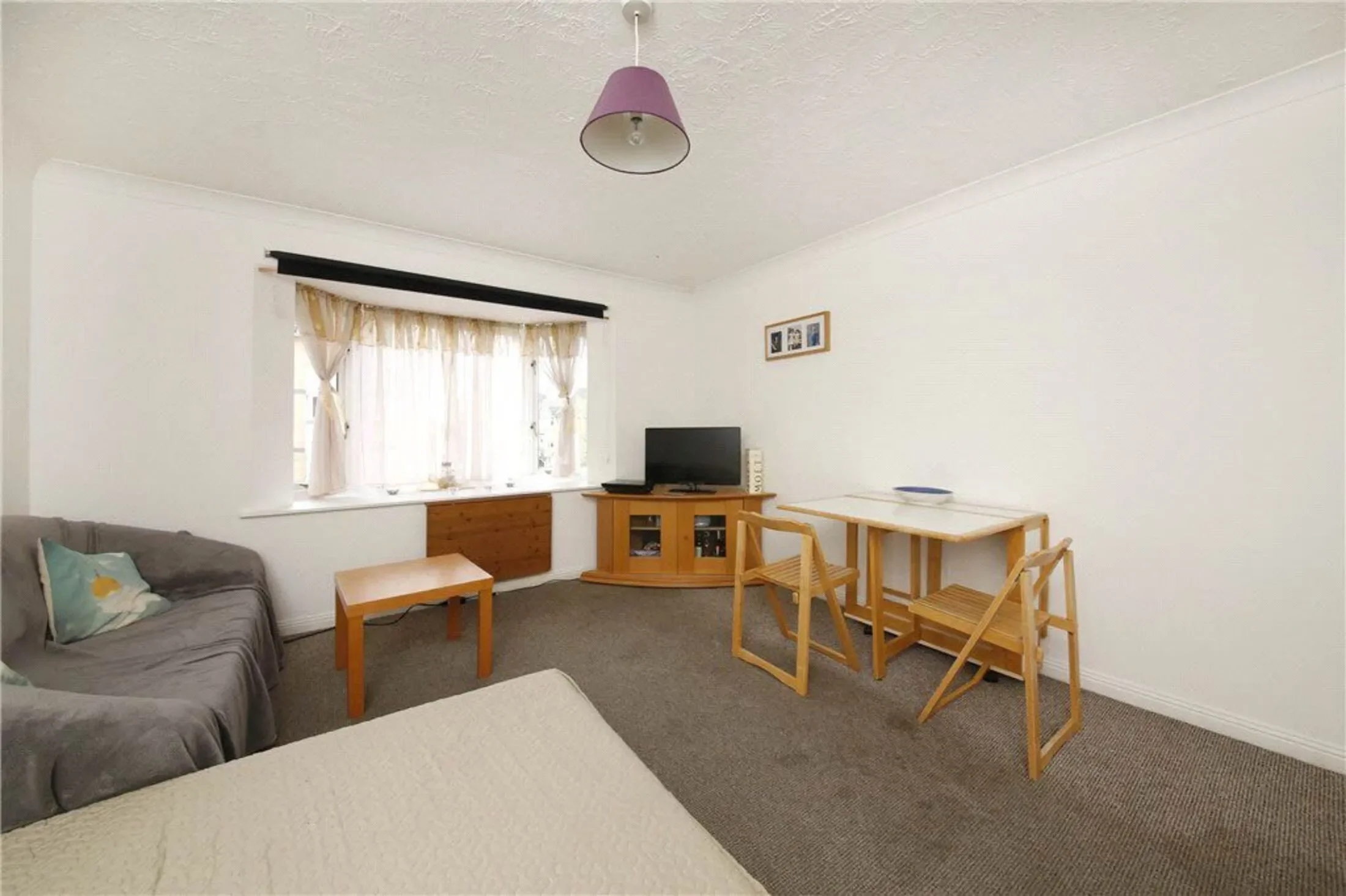 Flat Sheppard Drive in Greater London