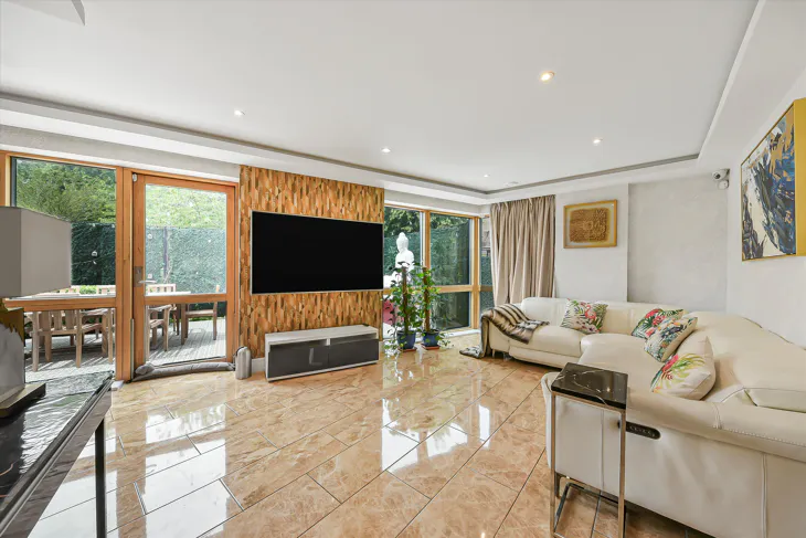 Flat Hansel Road in Greater London