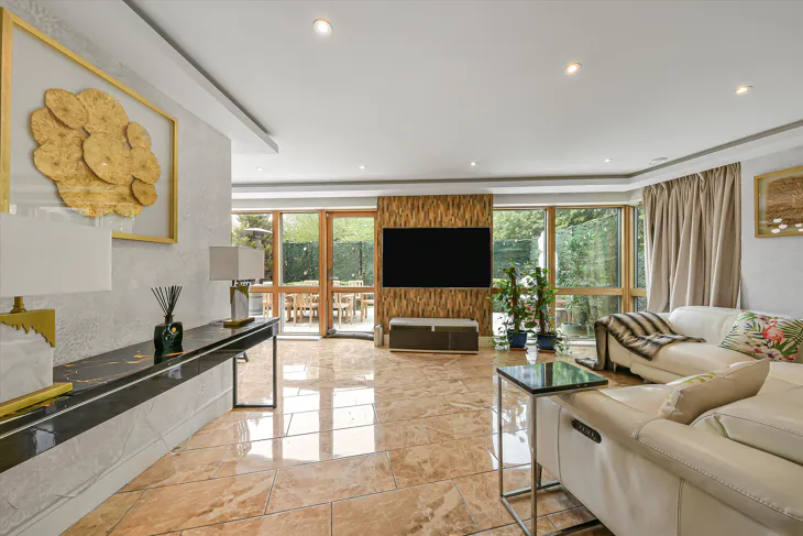 Flat Hansel Road in Greater London