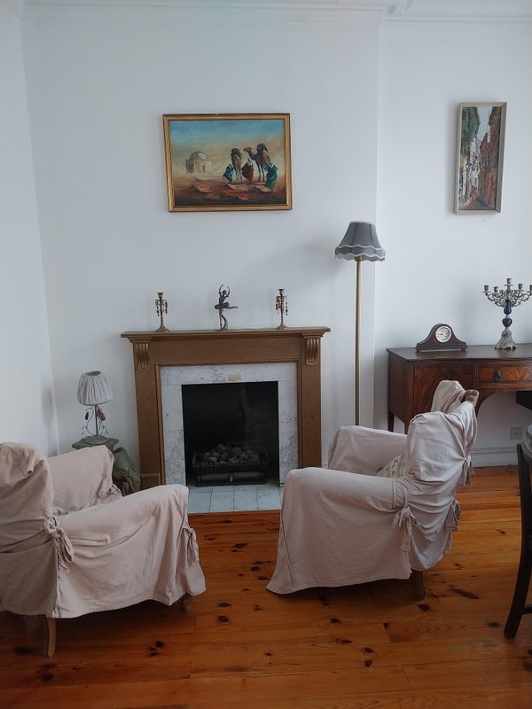 Room Earl's Court Road in Greater London
